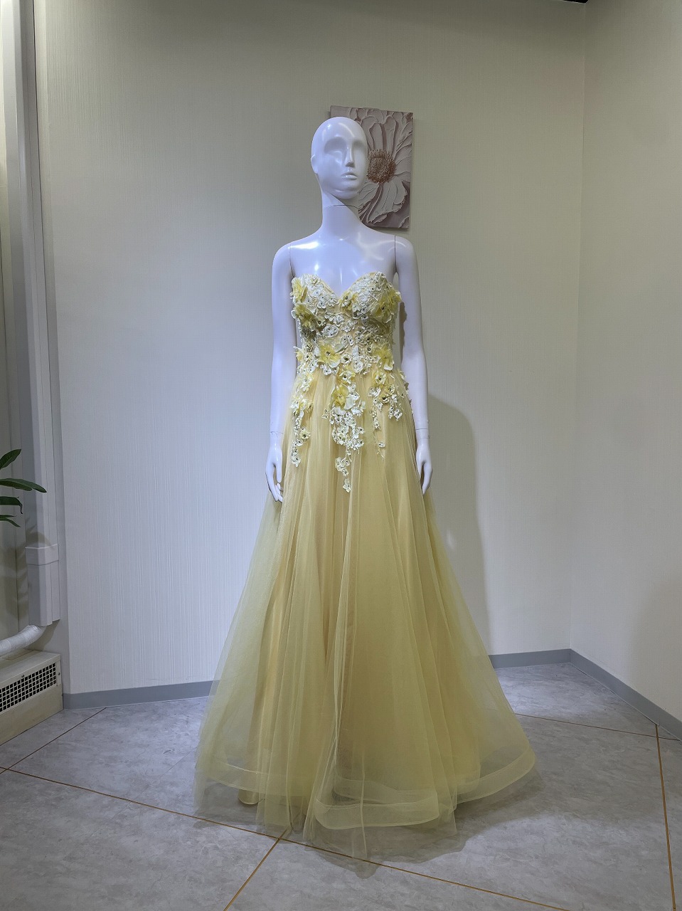 【レンタルドレス 4989】立体フラワーモチーフ×ベアトッププリンセスフレアロングドレス イエロー